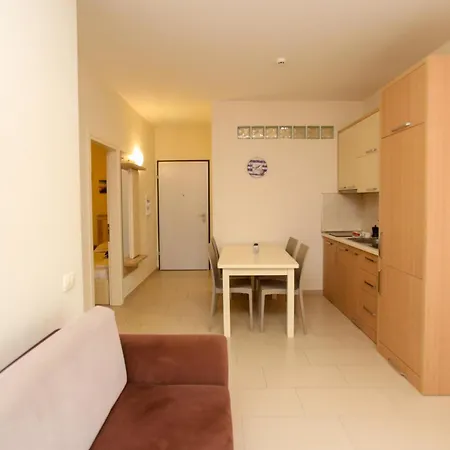 Diamond Apartment *