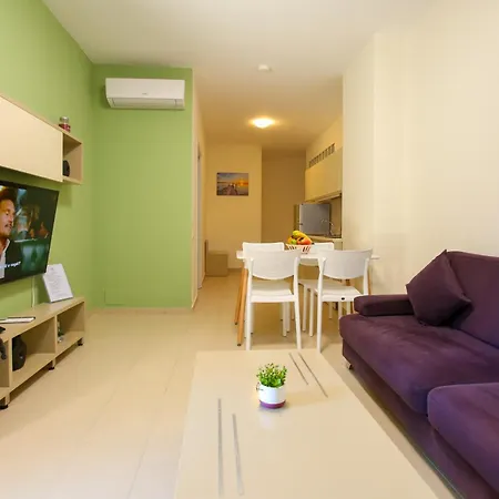 Diamond Apartment *